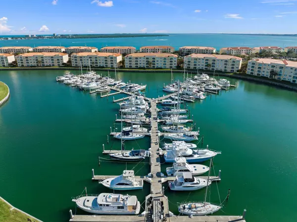 29 Harbour Isle DR 203, Fort Pierce, FL 34949