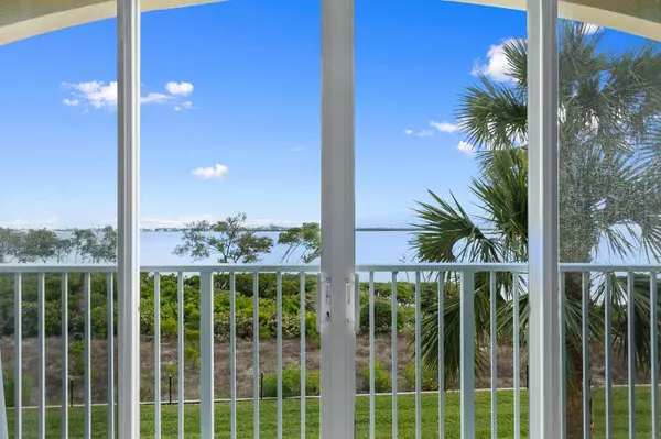 29 Harbour Isle DR 203, Fort Pierce, FL 34949