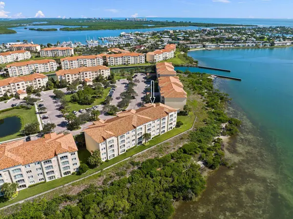 22 Harbour Isle DR W #Ph02, Hutchinson Island, FL 34949