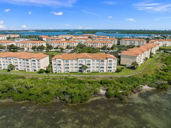 22 Harbour Isle DR W #Ph02, Hutchinson Island, FL 34949