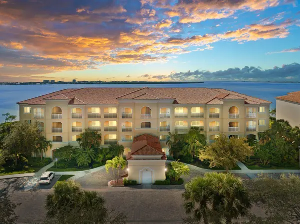 22 Harbour Isle DR W #Ph02, Hutchinson Island, FL 34949