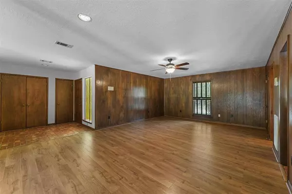 107 Glenmora CT, Conroe, TX 77385