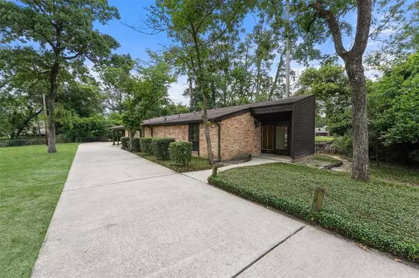 107 Glenmora CT, Conroe, TX 77385