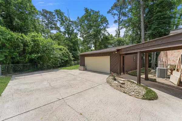 107 Glenmora CT, Conroe, TX 77385