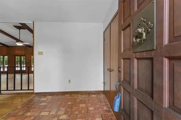 107 Glenmora CT, Conroe, TX 77385