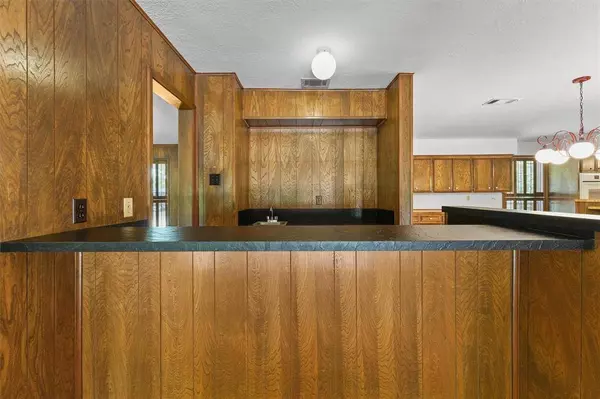 107 Glenmora CT, Conroe, TX 77385