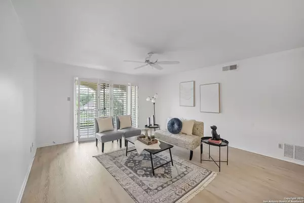 8702 Village Dr UNIT 1005, San Antonio, TX 78217