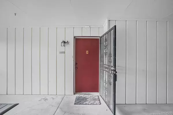 8702 Village Dr UNIT 1005, San Antonio, TX 78217