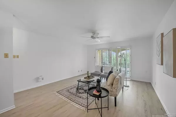 8702 Village Dr UNIT 1005, San Antonio, TX 78217