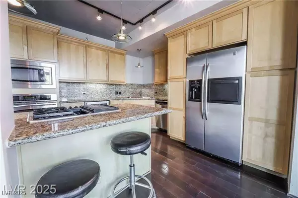 360 E Desert Inn RD #807, Las Vegas, NV 89109