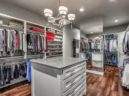 Tips on Updating a Master Bedroom Closet