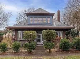 Why Do Past Sale Pictures Stay on Zillow and Realtor.com?