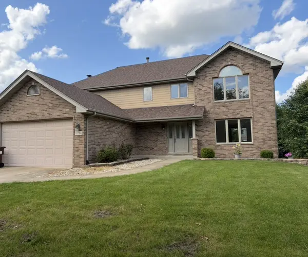 8284 Brookhaven Dr, Frankfort, IL 60423-8582
