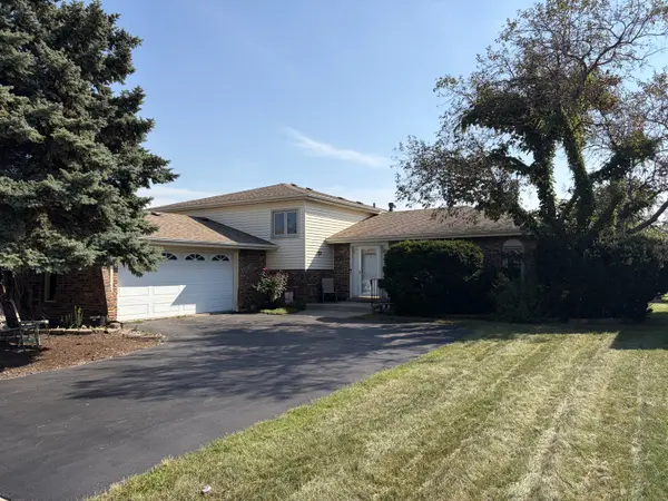 429 S Blackstone Ave, Glenwood, IL 60425-2039
