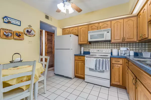 5840 W 104th ST #305, Oak Lawn, IL 60453