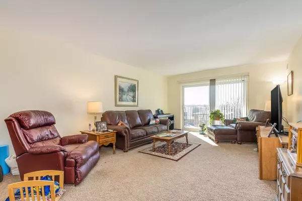 5840 W 104th ST #305, Oak Lawn, IL 60453