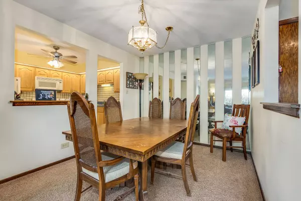 5840 W 104th ST #305, Oak Lawn, IL 60453