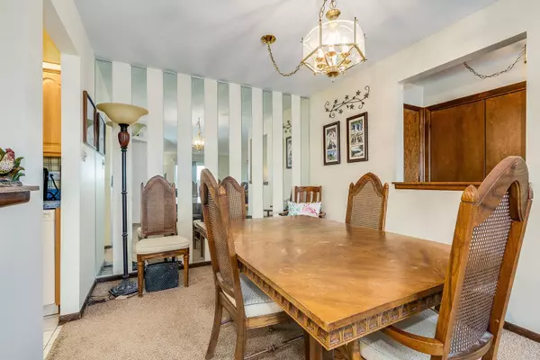 5840 W 104th ST #305, Oak Lawn, IL 60453