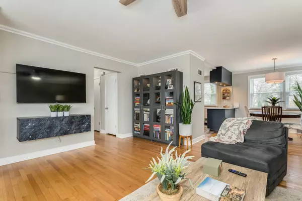 2135 Hull Avenue, Westchester, IL 60154