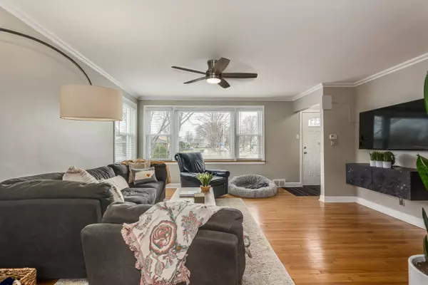 2135 Hull Avenue, Westchester, IL 60154