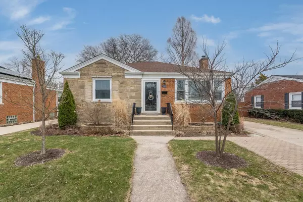 2135 Hull Avenue, Westchester, IL 60154