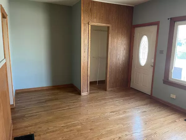 531 2nd ST, Lemont, IL 60439