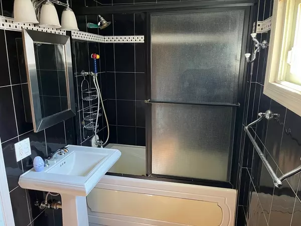 531 2nd Street, Lemont, IL 60439