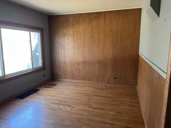 531 2nd ST, Lemont, IL 60439