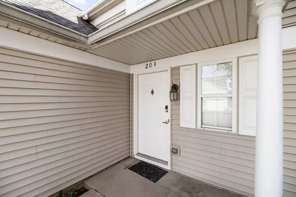 2427 Sheehan DR #203, Naperville, IL 60564