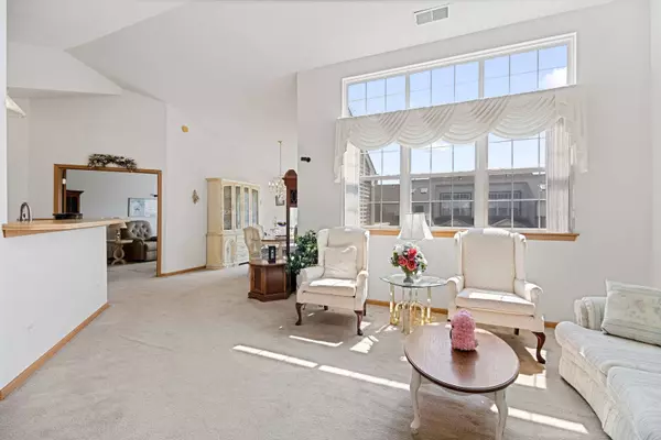 2427 Sheehan DR #203, Naperville, IL 60564