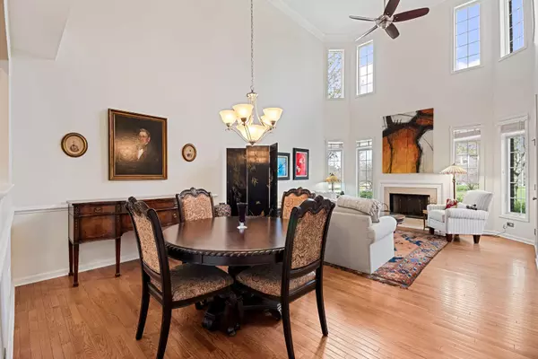 148 Roundtree Court, Bloomingdale, IL 60108