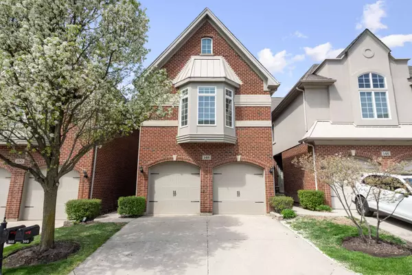 148 Roundtree CT, Bloomingdale, IL 60108