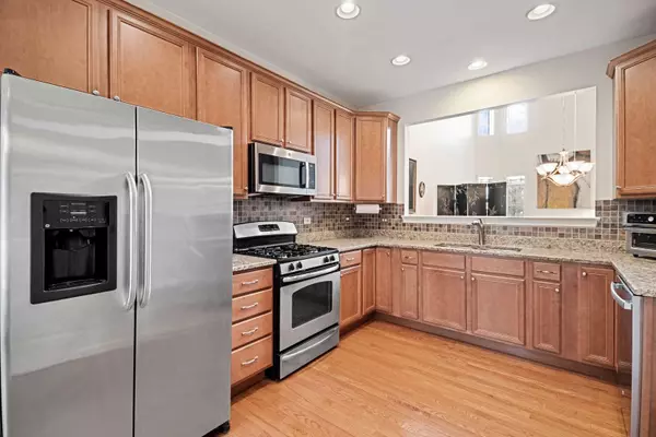 148 Roundtree Court, Bloomingdale, IL 60108