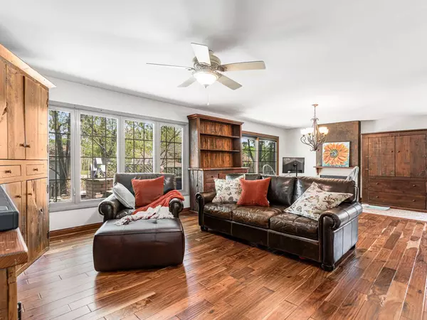 302 Delaware DR, Bolingbrook, IL 60440