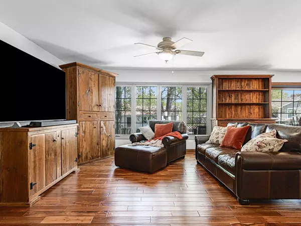 302 Delaware DR, Bolingbrook, IL 60440