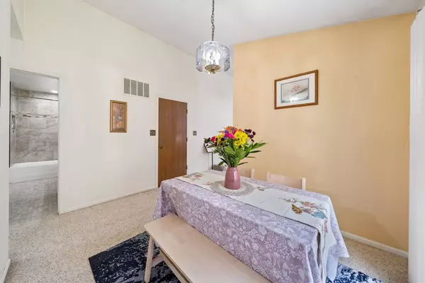 1552 Lighthouse Drive, Naperville, IL 60565