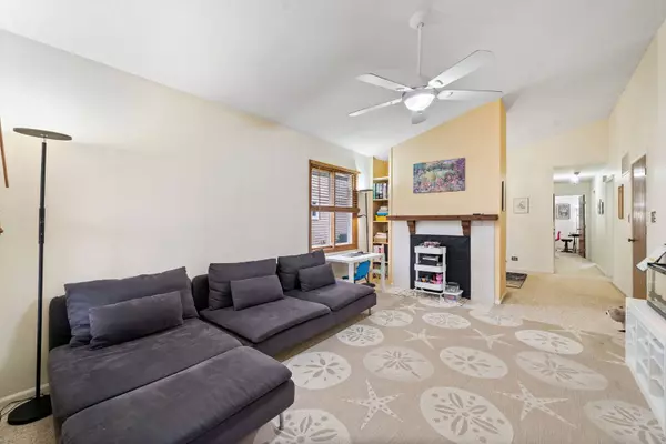 1552 Lighthouse Drive, Naperville, IL 60565