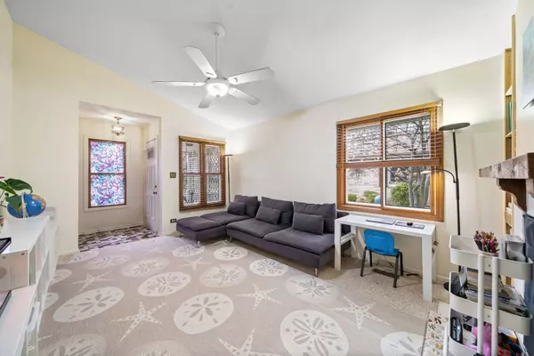 1552 Lighthouse DR, Naperville, IL 60565