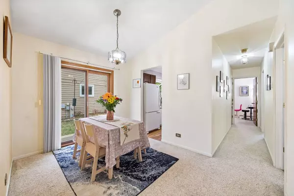 1552 Lighthouse DR, Naperville, IL 60565