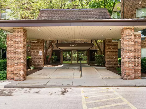 1500 Robin CIR #118, Hoffman Estates, IL 60169