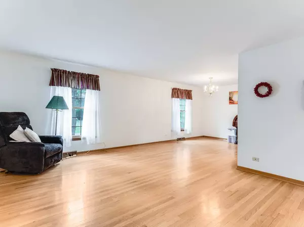 1110 Tamarack Drive, Darien, IL 60561