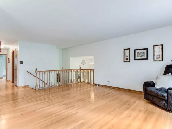 1110 Tamarack DR, Darien, IL 60561