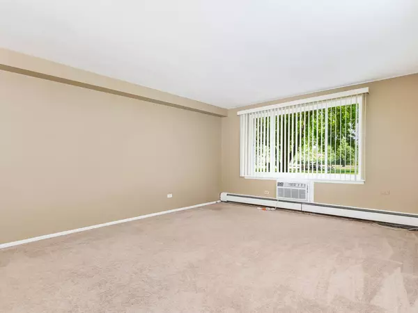 1500 Robin CIR #118, Hoffman Estates, IL 60169