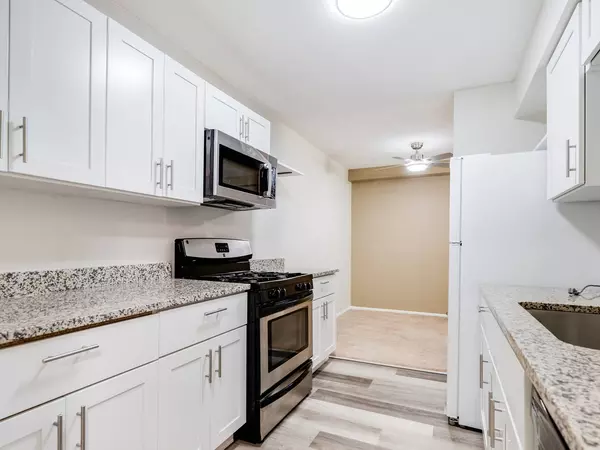 1500 Robin CIR #118, Hoffman Estates, IL 60169