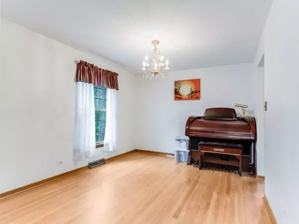 1110 Tamarack DR, Darien, IL 60561