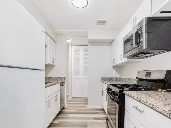 1500 Robin Circle #118, Hoffman Estates, IL 60169