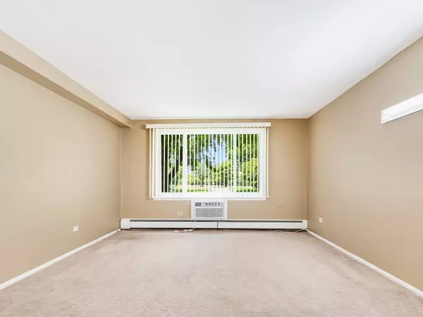 1500 Robin Circle #118, Hoffman Estates, IL 60169