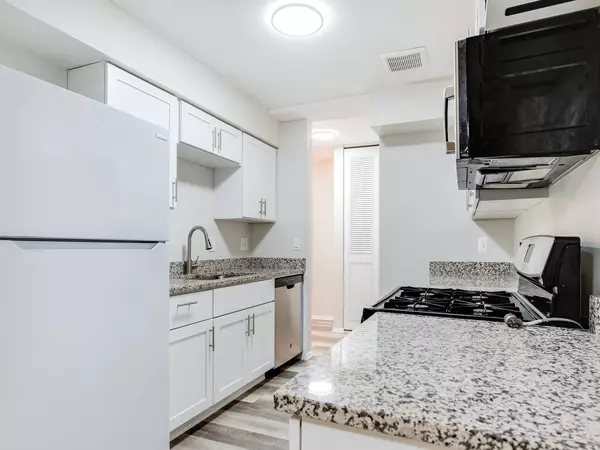 1500 Robin CIR #118, Hoffman Estates, IL 60169