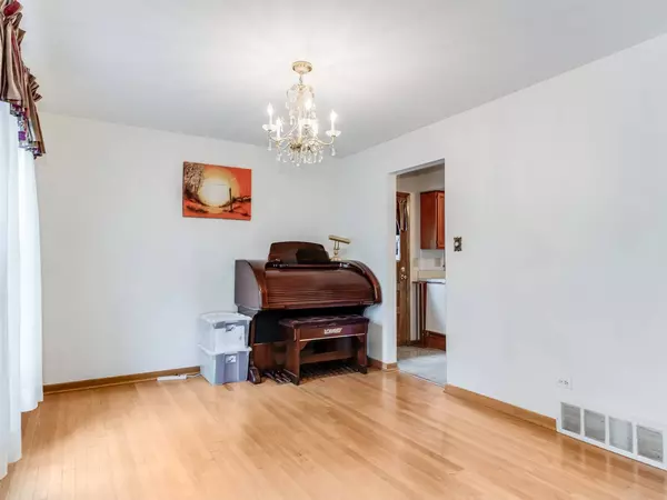 1110 Tamarack Drive, Darien, IL 60561