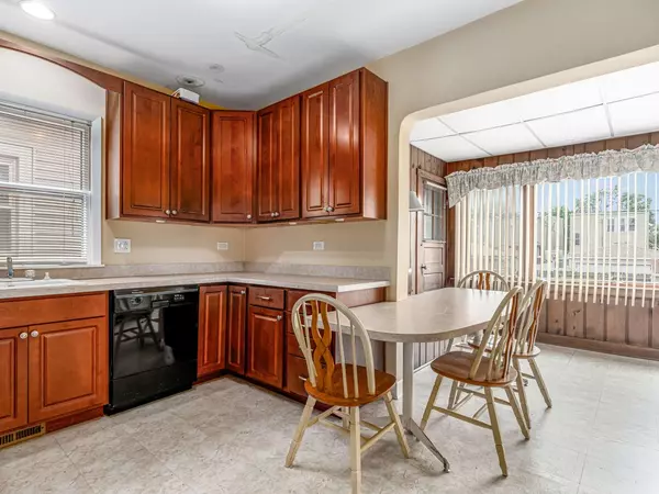 4923 W School Street, Chicago, IL 60641